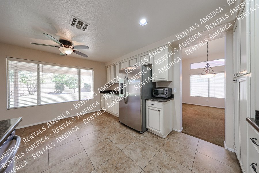 Spacious 5 Bed / 3 Bath Home in Desirable Hillcrest Ranch property image