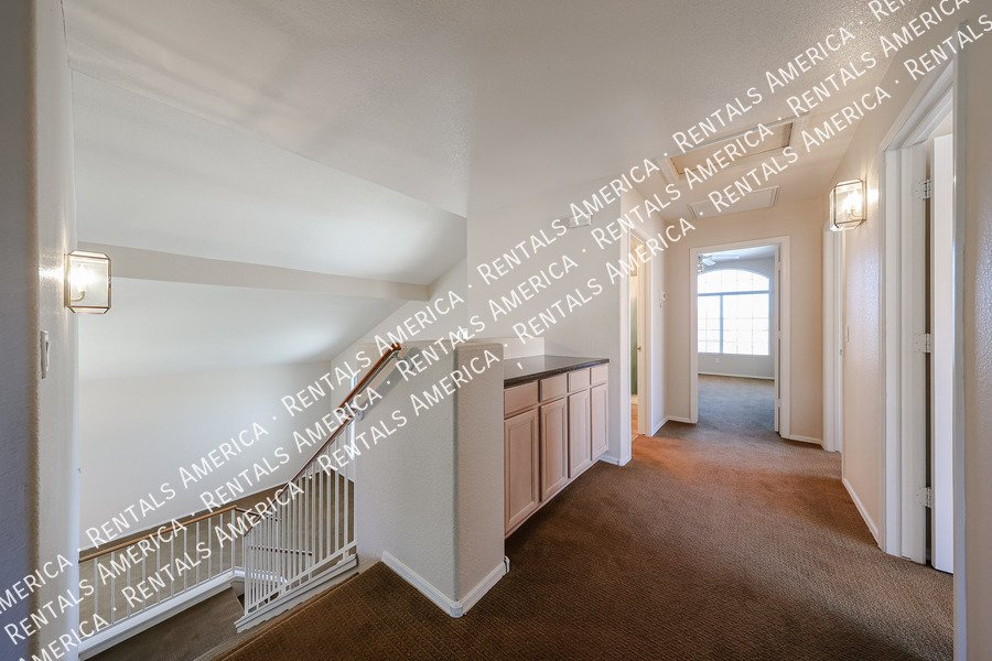 Spacious 5 Bed / 3 Bath Home in Desirable Hillcrest Ranch property image