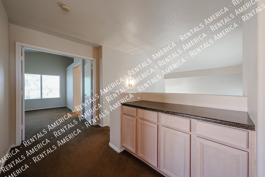 Spacious 5 Bed / 3 Bath Home in Desirable Hillcrest Ranch property image