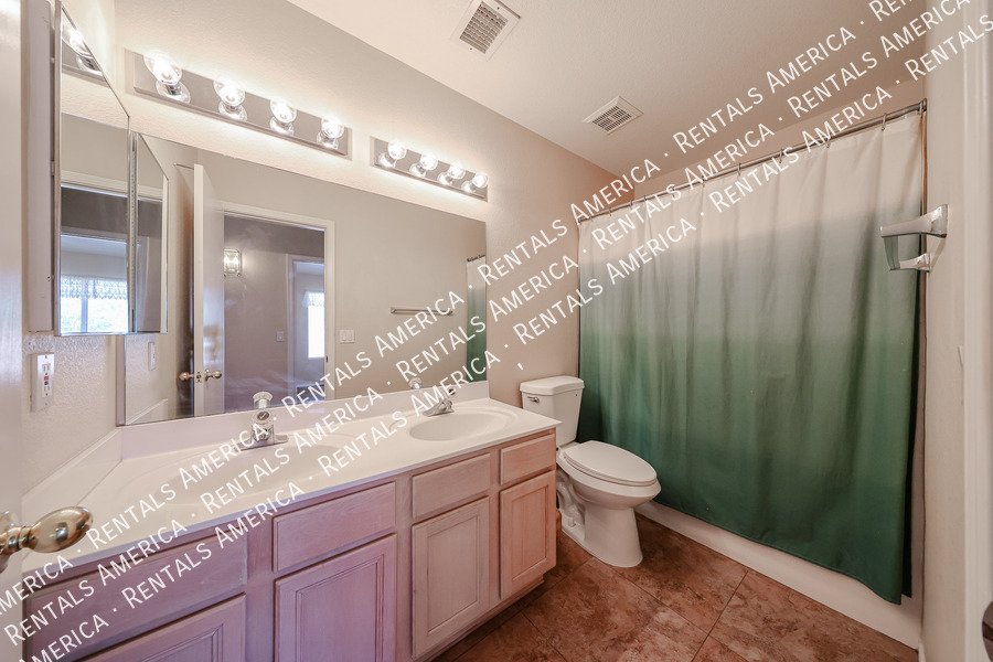 Spacious 5 Bed / 3 Bath Home in Desirable Hillcrest Ranch property image