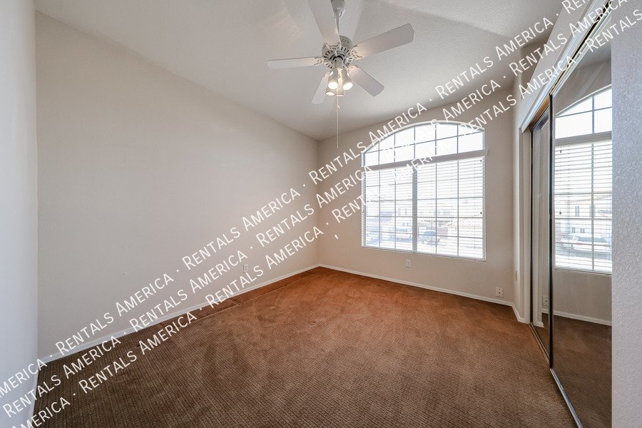 Spacious 5 Bed / 3 Bath Home in Desirable Hillcrest Ranch property image