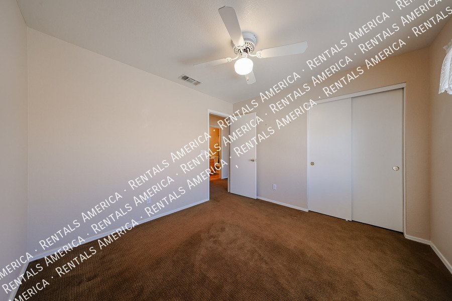 Spacious 5 Bed / 3 Bath Home in Desirable Hillcrest Ranch property image