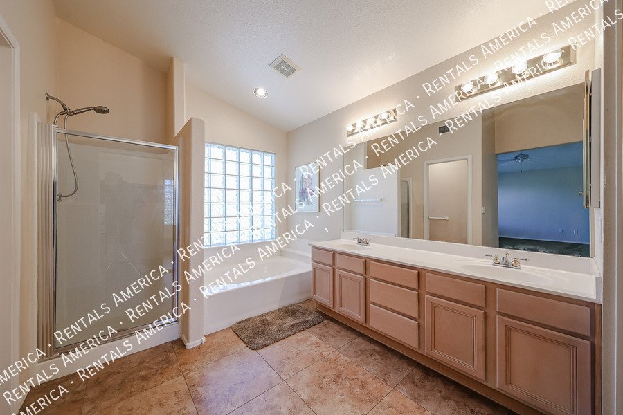 Spacious 5 Bed / 3 Bath Home in Desirable Hillcrest Ranch property image