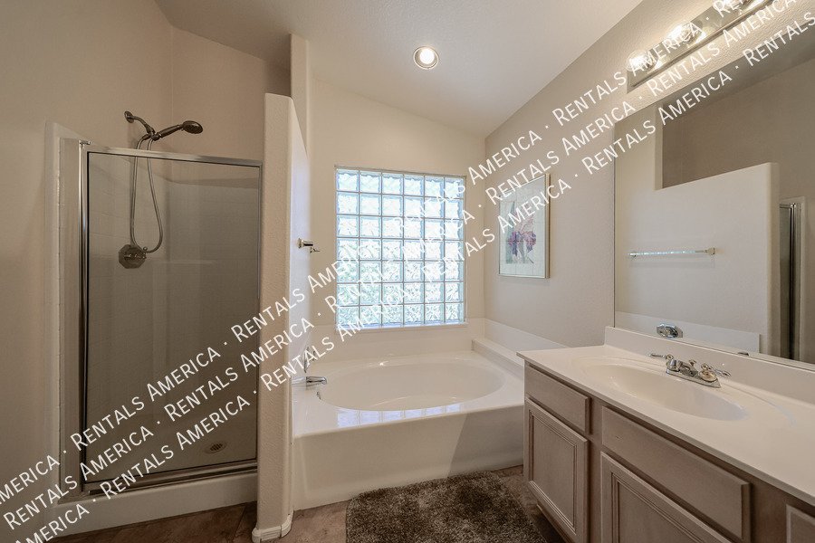 Spacious 5 Bed / 3 Bath Home in Desirable Hillcrest Ranch property image
