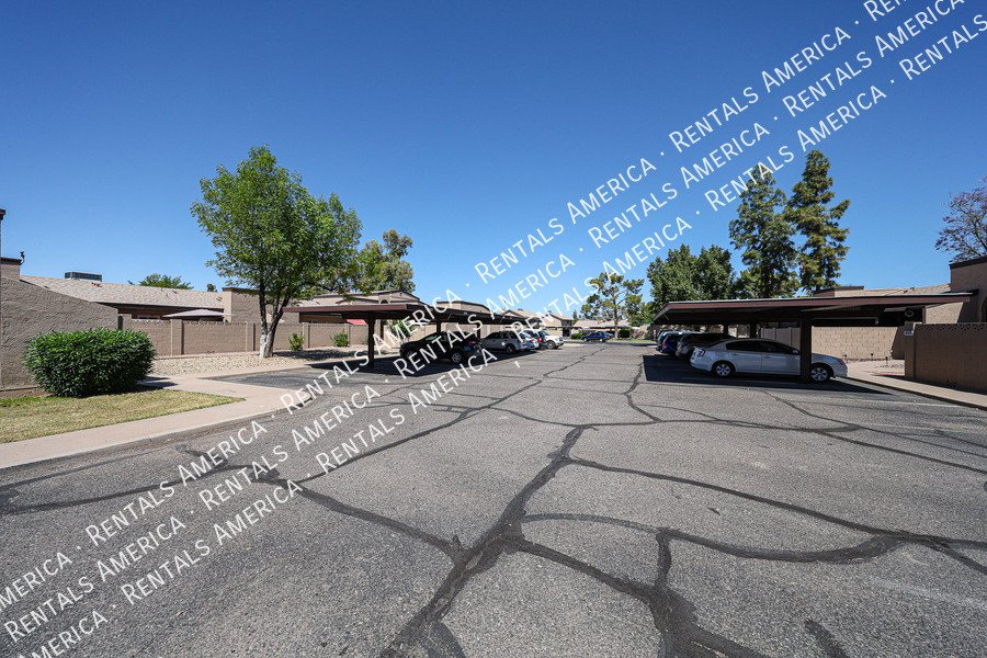 Amazing 2 BR / 2 BA North Glendale Townhome off Bellair Golf Park property image