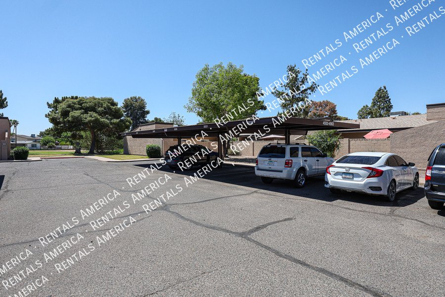 Amazing 2 BR / 2 BA North Glendale Townhome off Bellair Golf Park property image