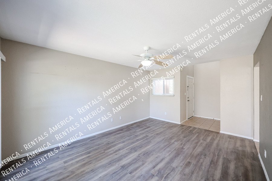 Amazing 2 BR / 2 BA North Glendale Townhome off Bellair Golf Park property image