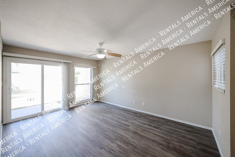Amazing 2 BR / 2 BA North Glendale Townhome off Bellair Golf Park property image