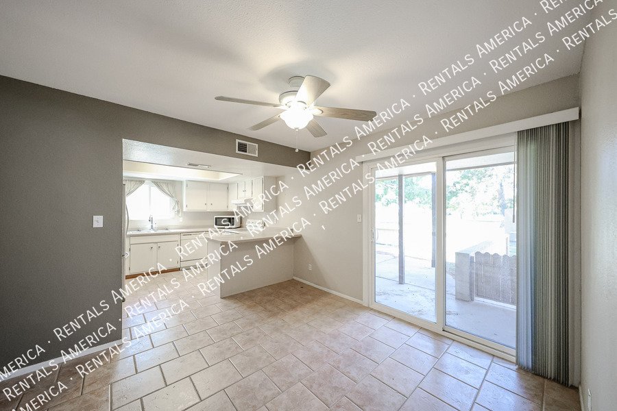 Amazing 2 BR / 2 BA North Glendale Townhome off Bellair Golf Park property image