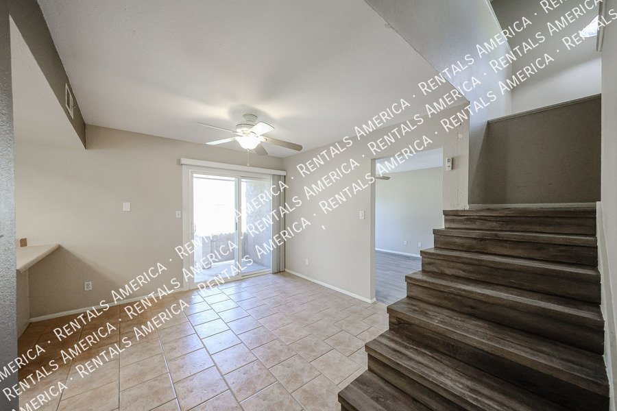 Amazing 2 BR / 2 BA North Glendale Townhome off Bellair Golf Park property image