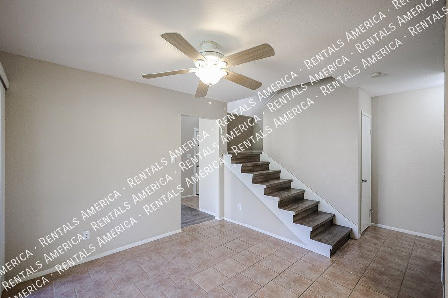 Amazing 2 BR / 2 BA North Glendale Townhome off Bellair Golf Park property image