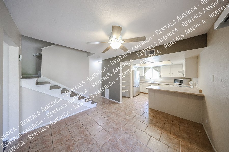 Amazing 2 BR / 2 BA North Glendale Townhome off Bellair Golf Park property image