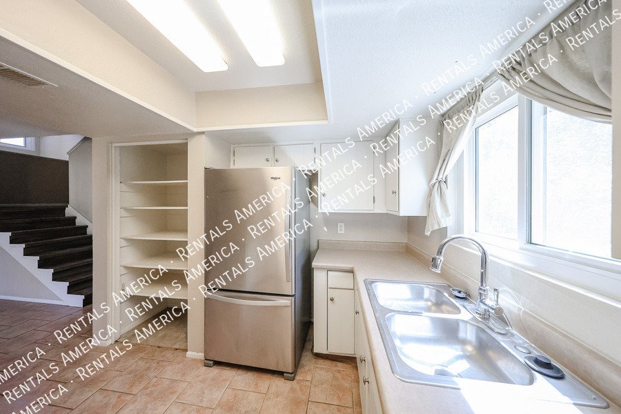 Amazing 2 BR / 2 BA North Glendale Townhome off Bellair Golf Park property image