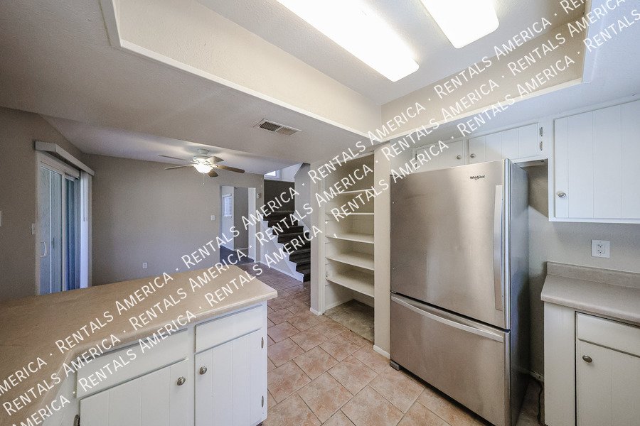 Amazing 2 BR / 2 BA North Glendale Townhome off Bellair Golf Park property image