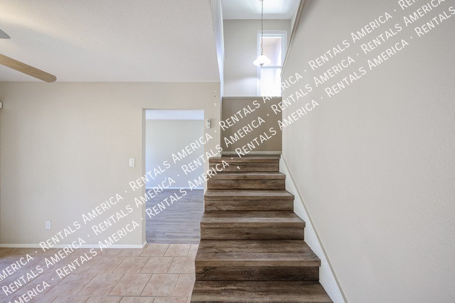 Amazing 2 BR / 2 BA North Glendale Townhome off Bellair Golf Park property image