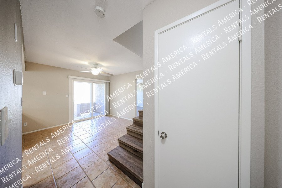 Amazing 2 BR / 2 BA North Glendale Townhome off Bellair Golf Park property image