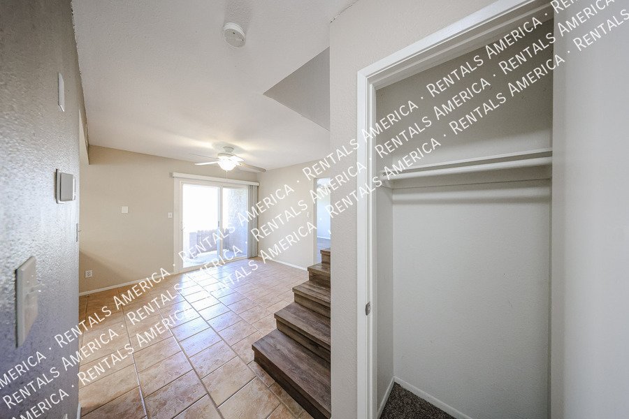 Amazing 2 BR / 2 BA North Glendale Townhome off Bellair Golf Park property image