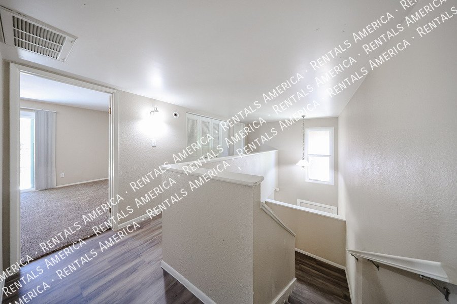 Amazing 2 BR / 2 BA North Glendale Townhome off Bellair Golf Park property image