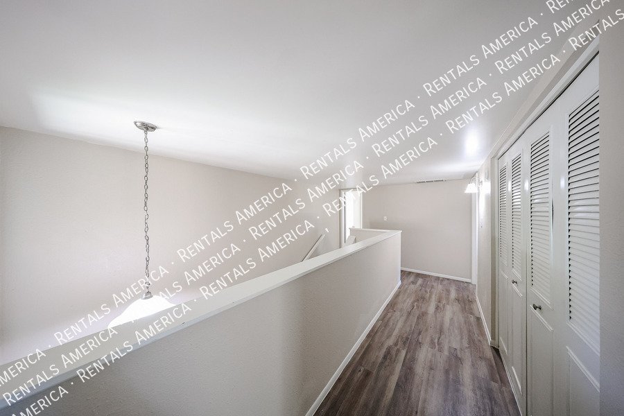 Amazing 2 BR / 2 BA North Glendale Townhome off Bellair Golf Park property image