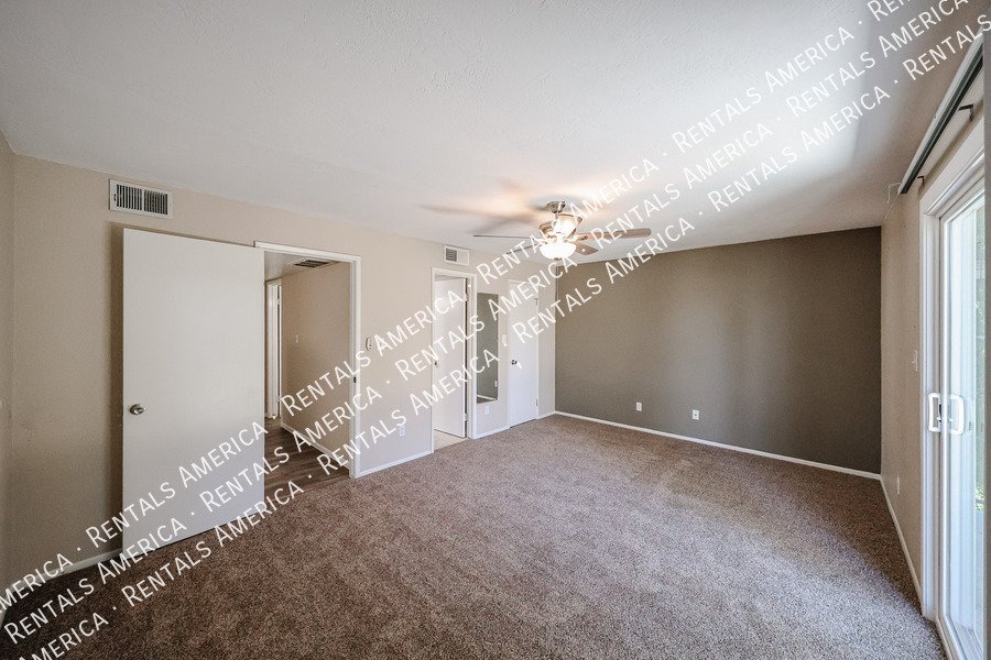 Amazing 2 BR / 2 BA North Glendale Townhome off Bellair Golf Park property image