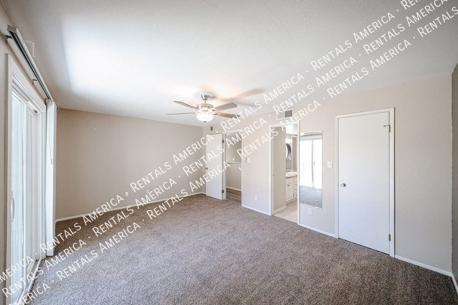 Amazing 2 BR / 2 BA North Glendale Townhome off Bellair Golf Park property image