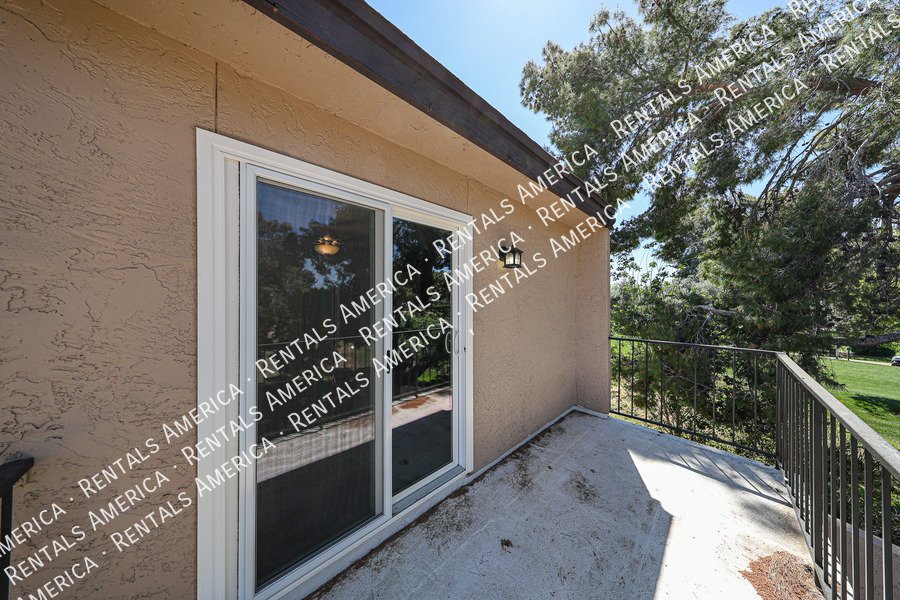 Amazing 2 BR / 2 BA North Glendale Townhome off Bellair Golf Park property image