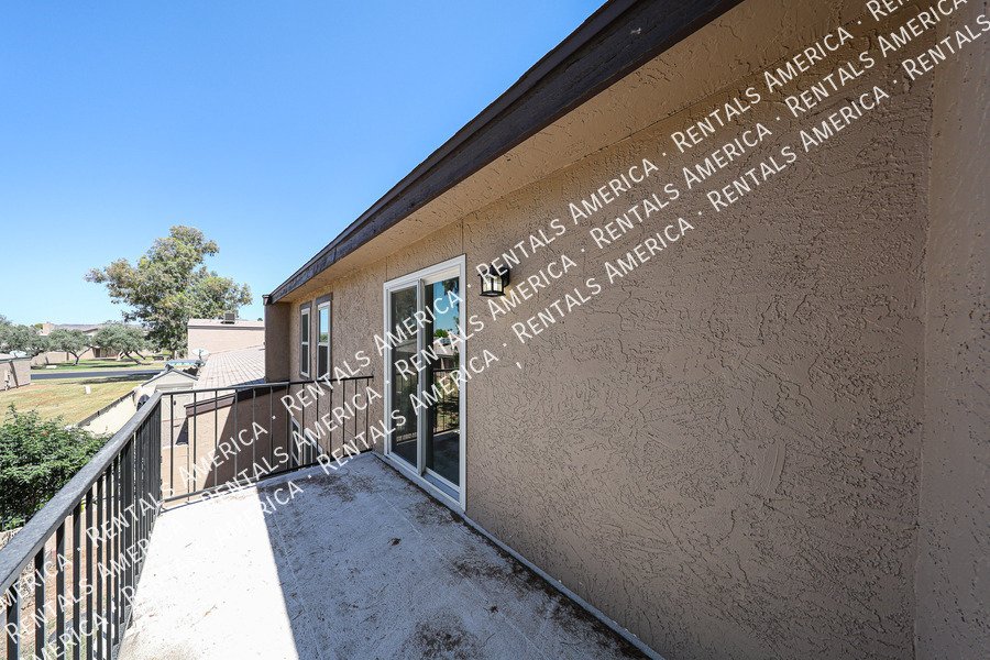 Amazing 2 BR / 2 BA North Glendale Townhome off Bellair Golf Park property image