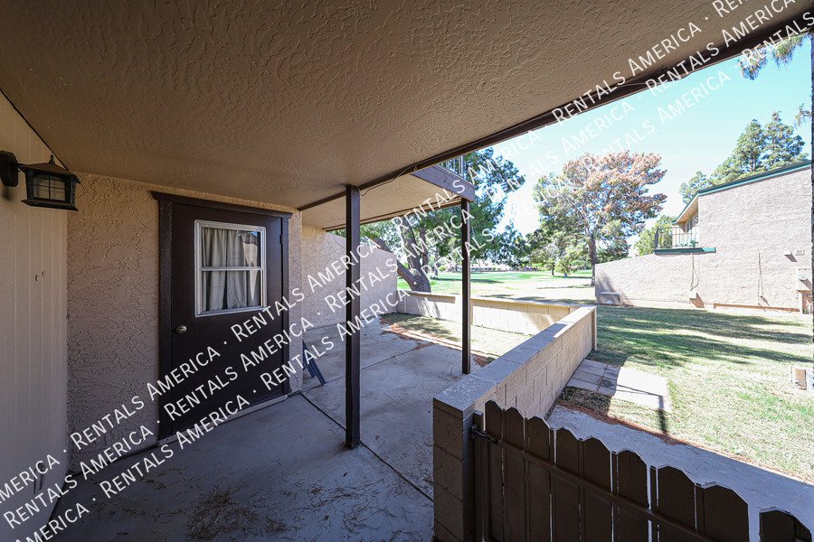 Amazing 2 BR / 2 BA North Glendale Townhome off Bellair Golf Park property image