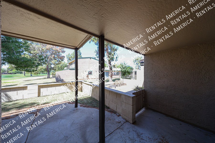 Amazing 2 BR / 2 BA North Glendale Townhome off Bellair Golf Park property image