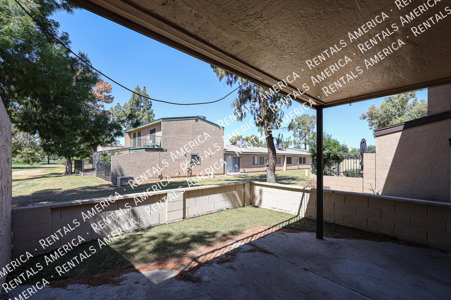 Amazing 2 BR / 2 BA North Glendale Townhome off Bellair Golf Park property image