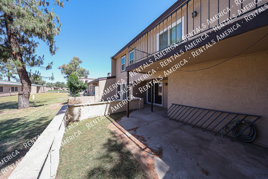 Amazing 2 BR / 2 BA North Glendale Townhome off Bellair Golf Park property image