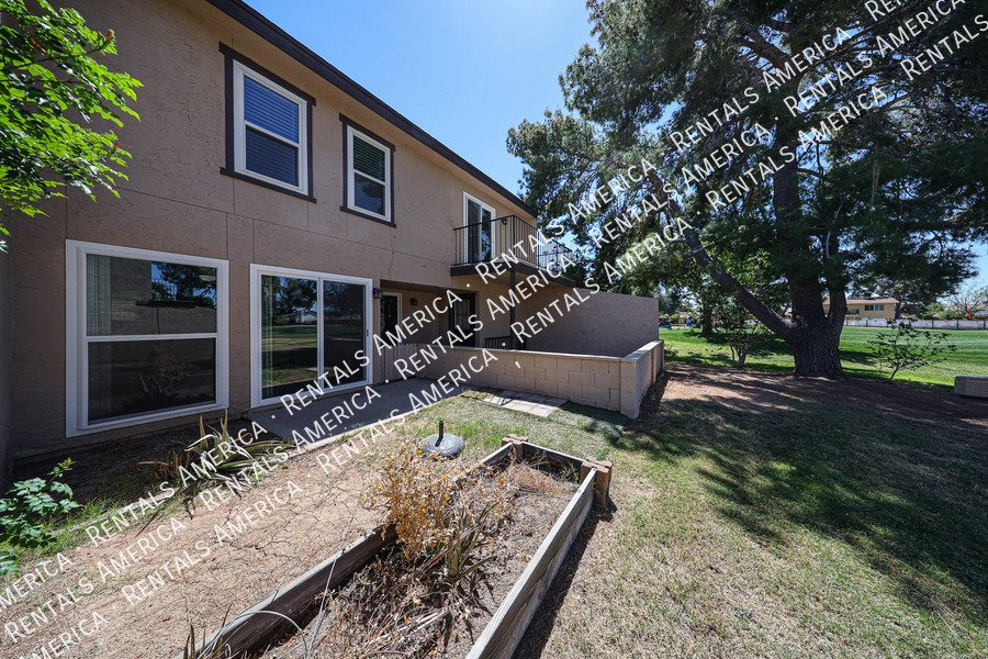 Amazing 2 BR / 2 BA North Glendale Townhome off Bellair Golf Park property image