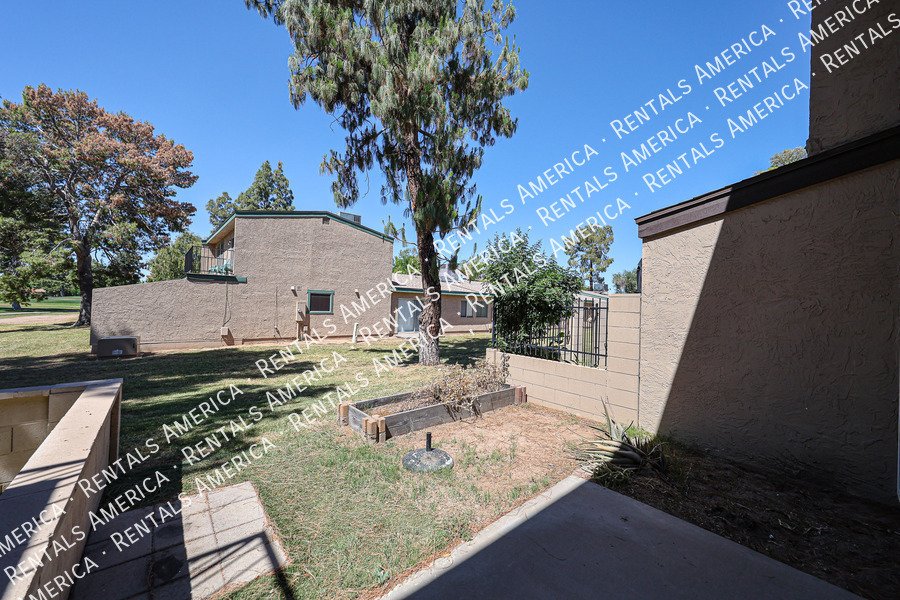 Amazing 2 BR / 2 BA North Glendale Townhome off Bellair Golf Park property image