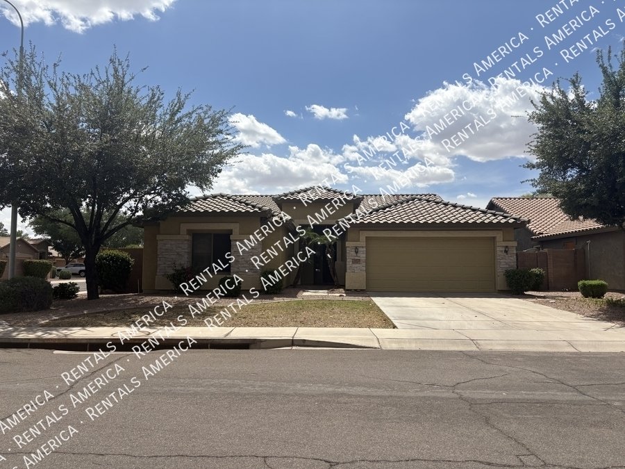 Move in Ready 4 Bedroom House W/ a Pool! property image