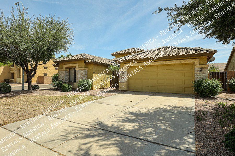 Move in Ready 4 Bedroom House W/ a Pool! property image
