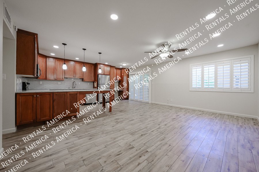 Upgraded 2 bed 2 bath condo property image