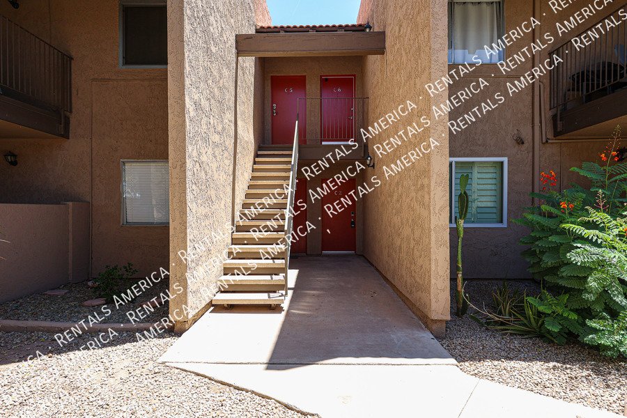 Upgraded 2 bed 2 bath condo property image
