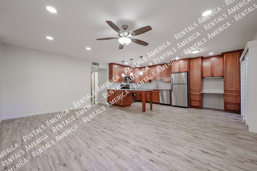 Upgraded 2 bed 2 bath condo property image