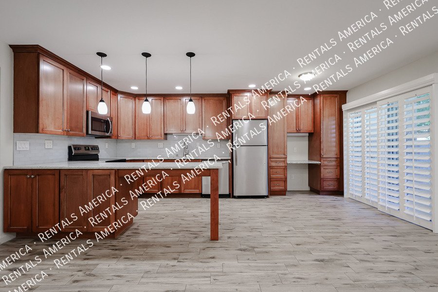 Upgraded 2 bed 2 bath condo property image