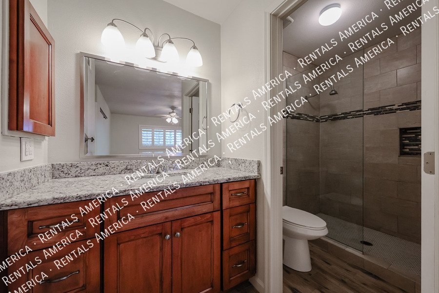 Upgraded 2 bed 2 bath condo property image