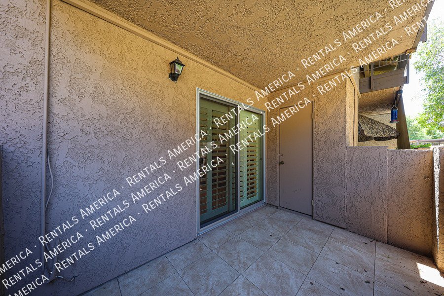 Upgraded 2 bed 2 bath condo property image