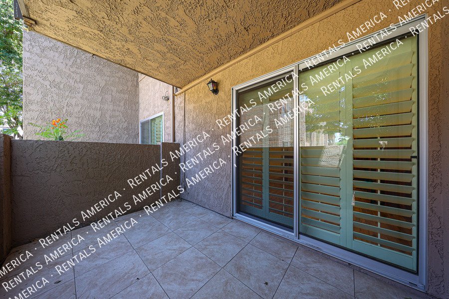 Upgraded 2 bed 2 bath condo property image