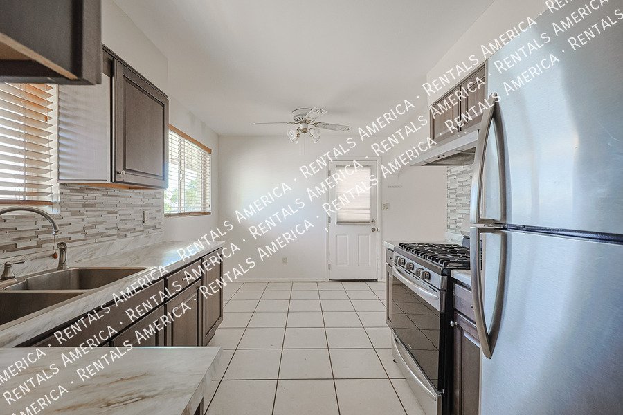 2114 W Myrtle Ave property image