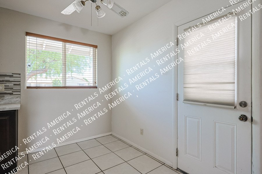 2114 W Myrtle Ave property image