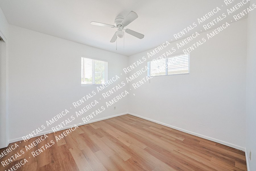2114 W Myrtle Ave property image