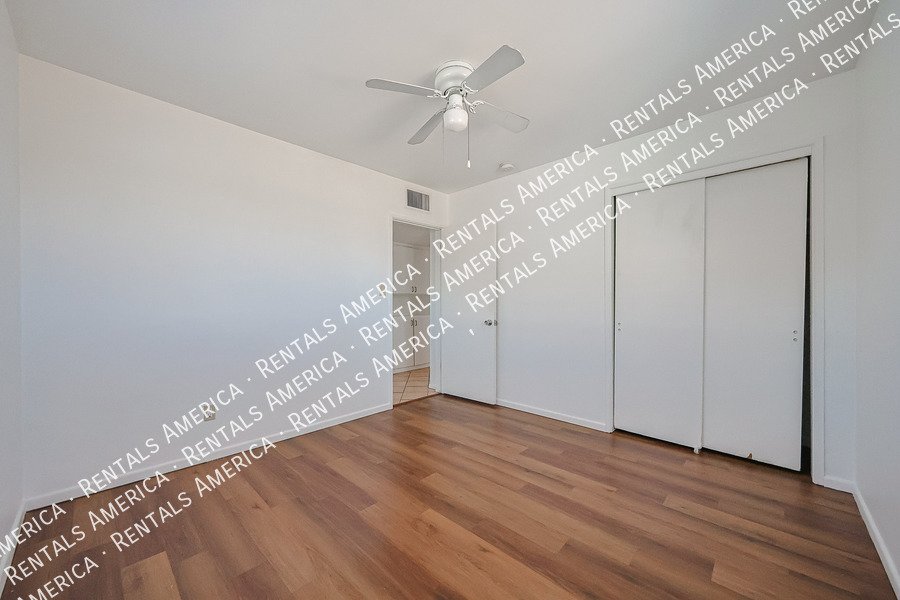 2114 W Myrtle Ave property image