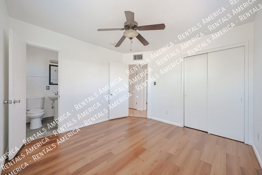 2114 W Myrtle Ave property image