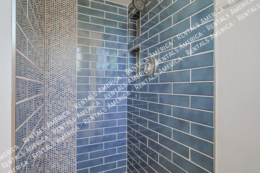 2114 W Myrtle Ave property image