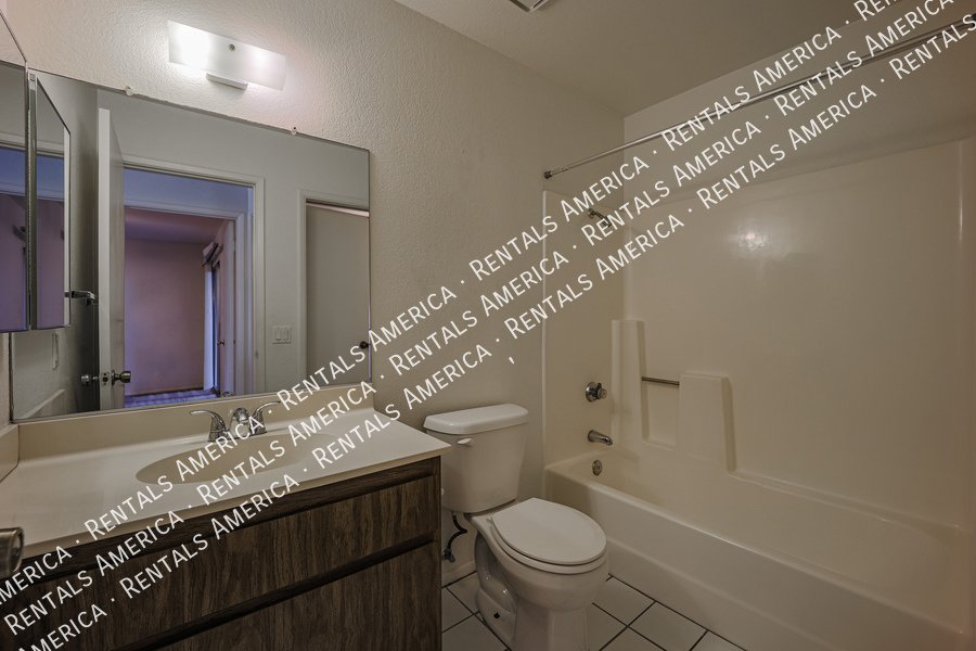 NICE Phoenix condo in Excellent Location! property image
