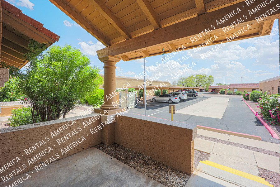 NICE Phoenix condo in Excellent Location! property image